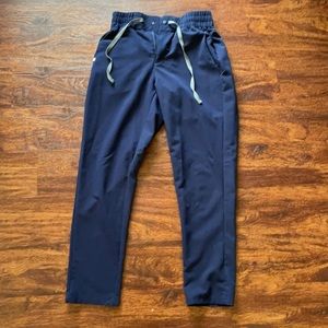 Figs navy scrub bottom